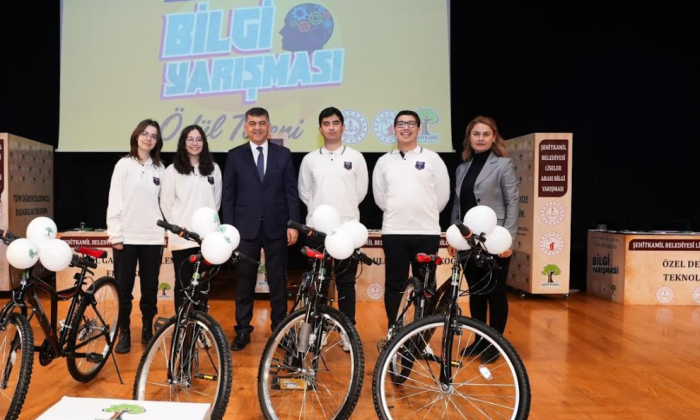 Başarı Ödüllendirildi   