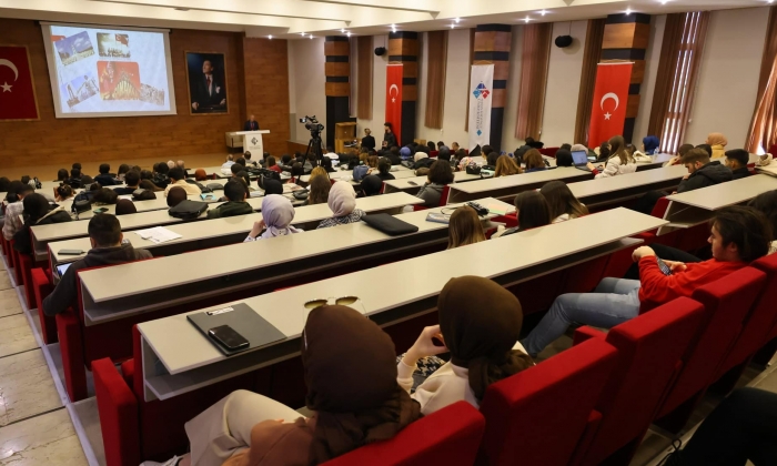 HKÜ’de Anma Programı Gerçekleştirildi   