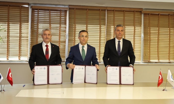    İmzalar Gençler İçin Atıldı   