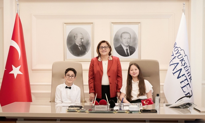 Fatma Şahin Koltuğunu Çocuklara Devretti