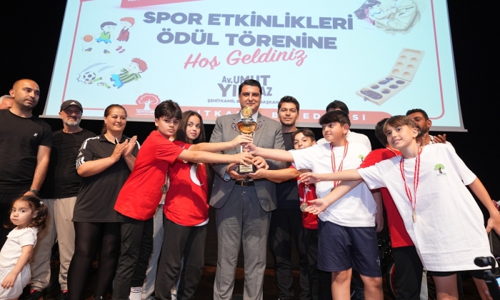 Başkan Yılmaz, Başarılı Öğrencileri Ödüllendirdi