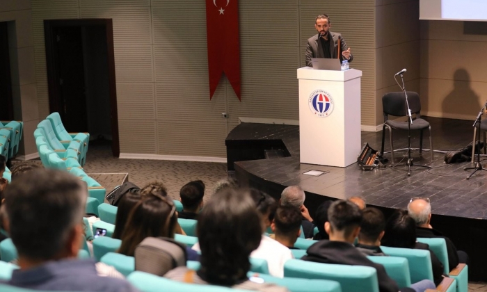 GAÜN’de TMDK Konferansı