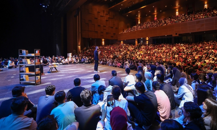  Büyükşehir Eğitimci-Yazar Gri Koç’u gençlerle buluşturdu