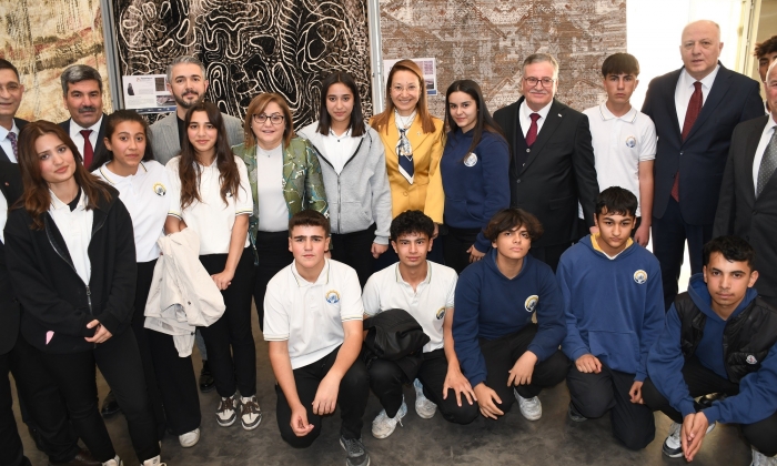 Dereceye girenler ödüllendirildi.