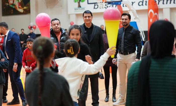    Umut Yılmaz’dan Karne Hediyesi