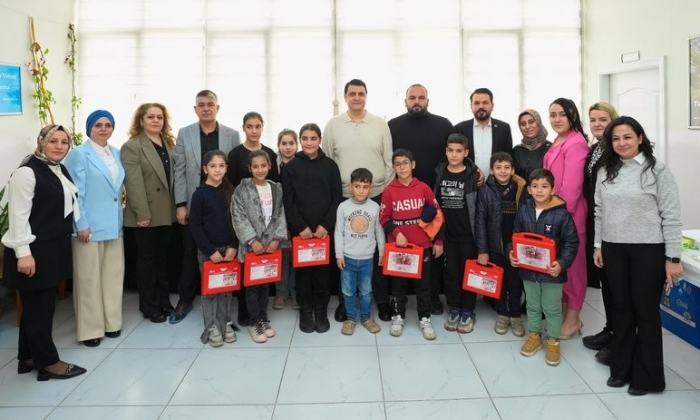    Umut Yılmaz’dan Çocuklara Hediye