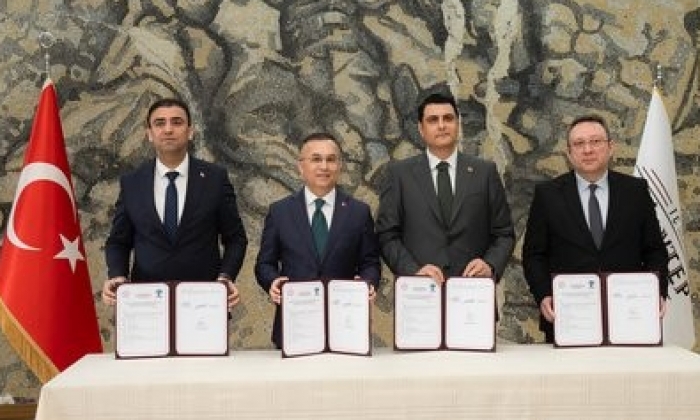    Umut Yılmaz, başarılı öğrencileri ödüllendirdi