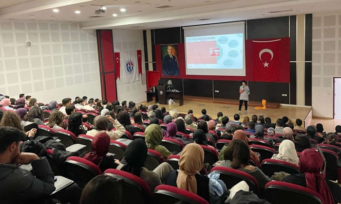 GAÜN’de Güncel Beyazlatma Workshopu Düzenlendi   