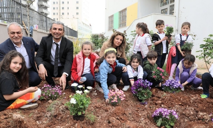 Gaziantep’te Minik Eller Toprağa Hayat Verdi   