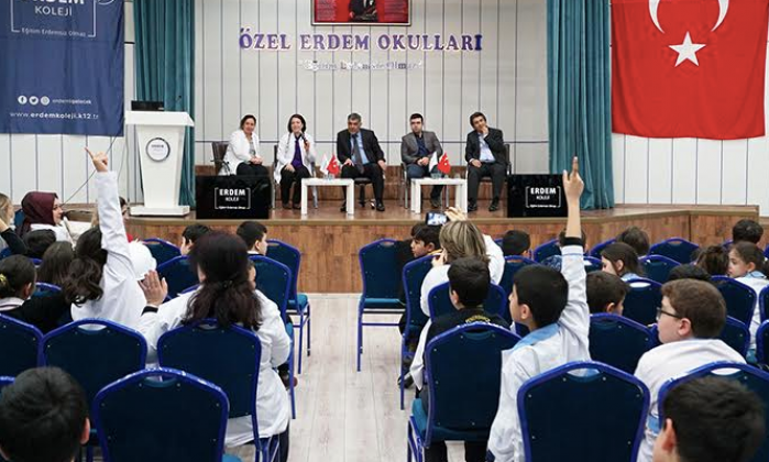 Erdemli öğrenciler meslekleri tanıyor