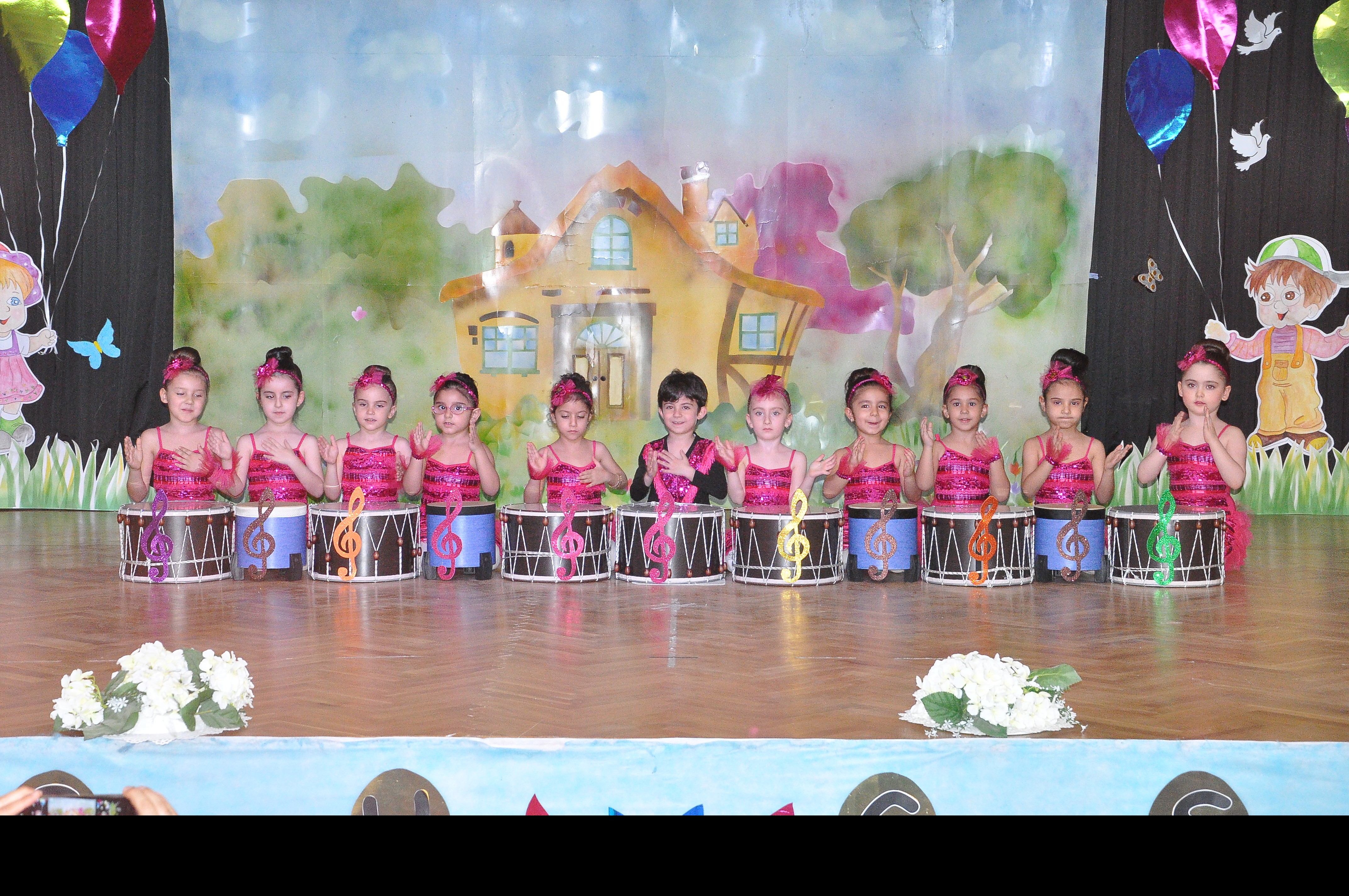 Seçkinli miniklerden gösteri