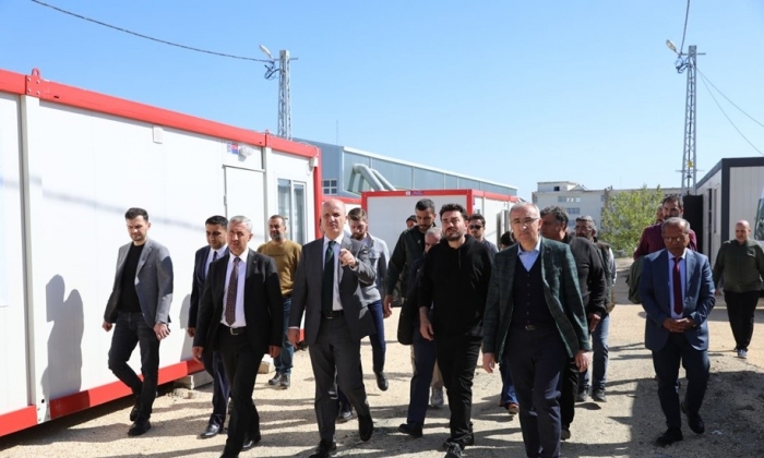 YÖK Başkanı Özvar, deprem bölgesinde!