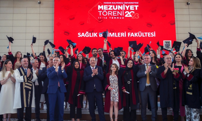 HKÜ'de mezuniyet gururu!