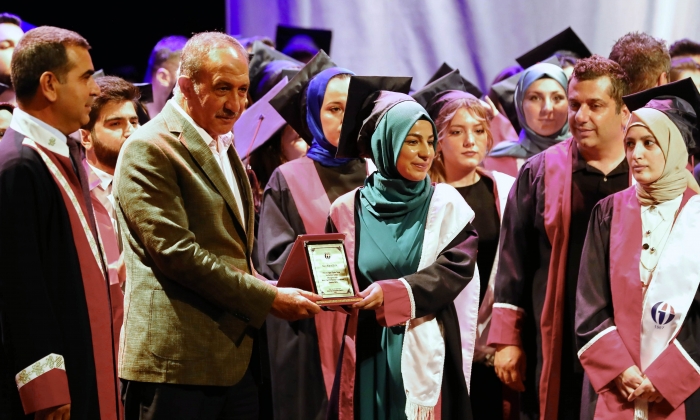 Fen Edebiyat Fakültesi’nin mezuniyet coşkusu