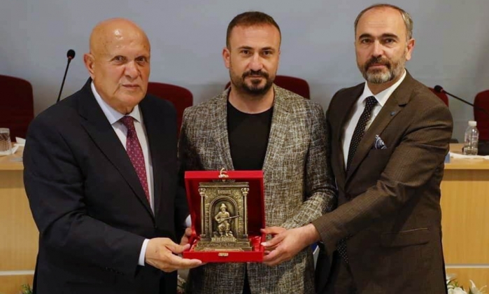 GAÜN’lü Akademisyene Üstün Hizmet Ödülü!