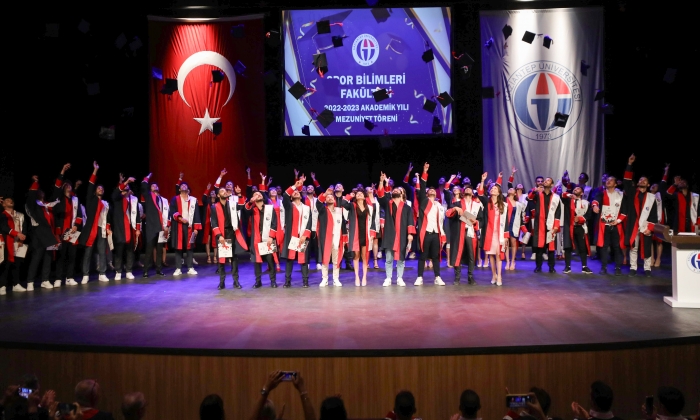  Spor Bilimleri Fakültesi mezunlarını uğurladı