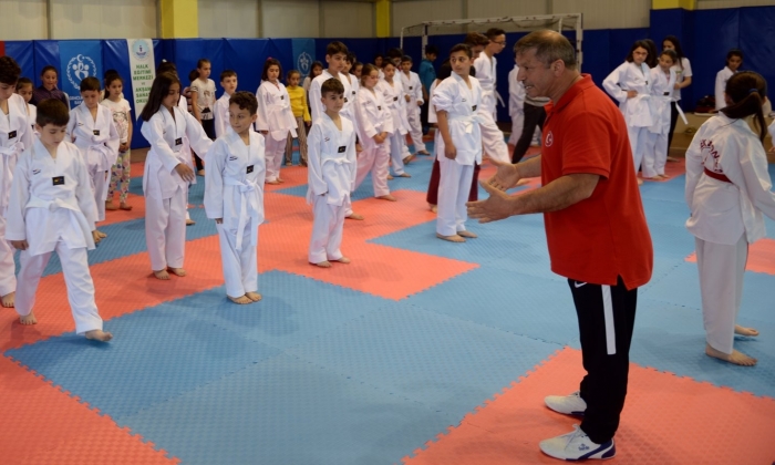 Millî sporculardan beden eğitimi branşına atama