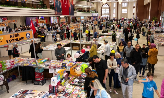 Kitap fuarını yüz bini aşkın kişi ziyaret etti 