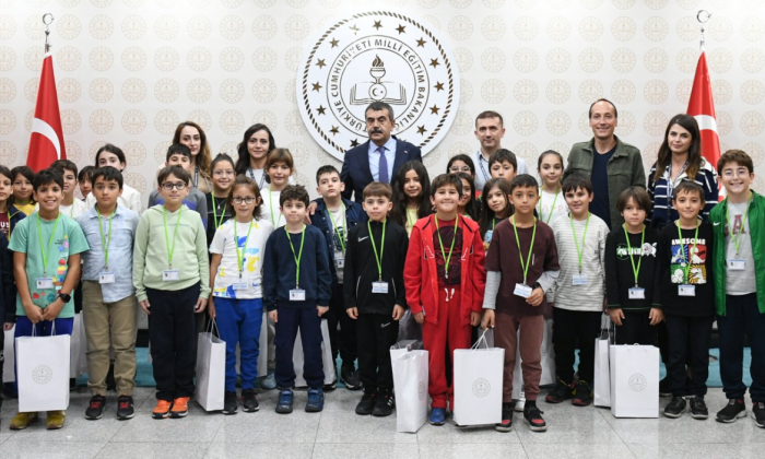 Bakan Tekin öğrencileri ağırladı!