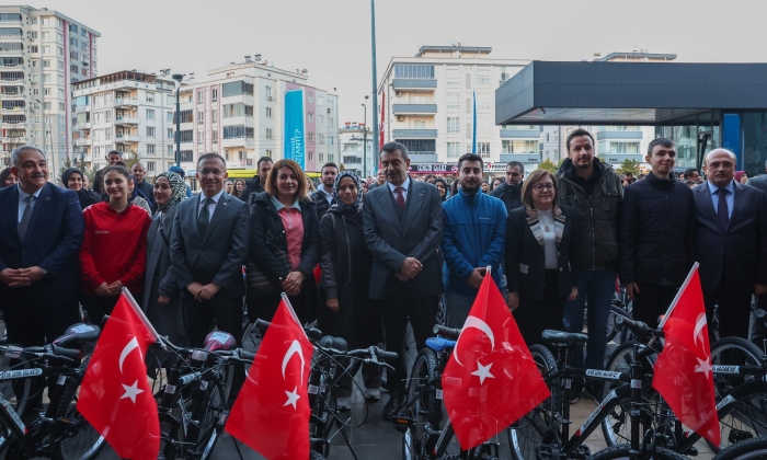  40 bin öğretmene bisikletleri ulaştırıldı