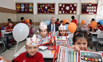 Şahinbey’den öğrencilere boyama ve eğitim seti