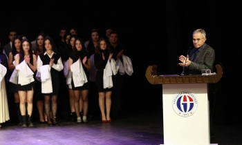 Öğrenciler beyaz önlüklerini giydi