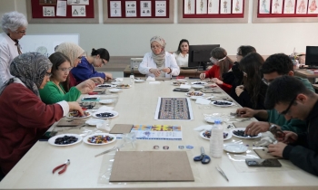 Atık camlar usta ellerde hayat buluyor