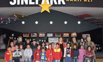 Yetimlerin sinema keyfi