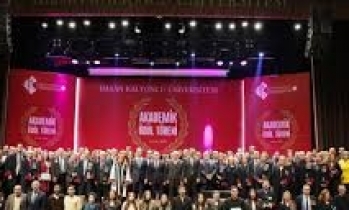 HKÜ’de akademisyenler ödüllendirildi!