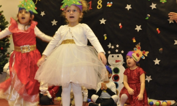 GKV'li miniklerden pandomim gösterisi