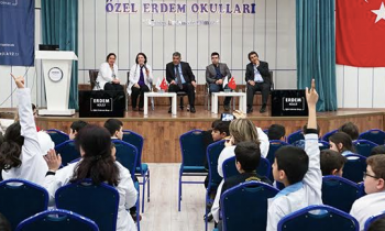 Erdemli öğrenciler meslekleri tanıyor